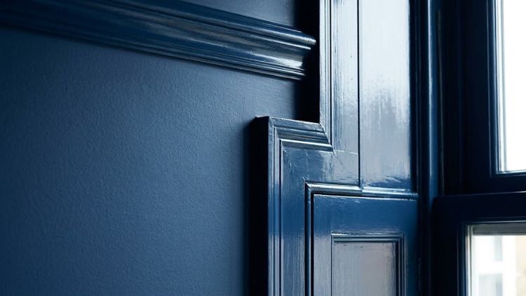 Close up of different paint sheens to prevent flat looking colour drenching mistakes on walls and trim